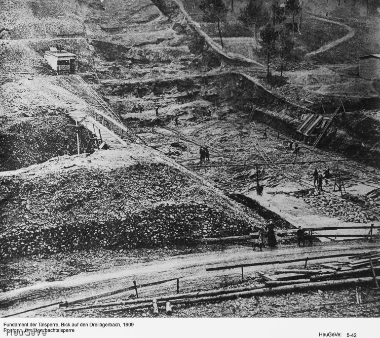 Bau der Sperrmauer, 1909